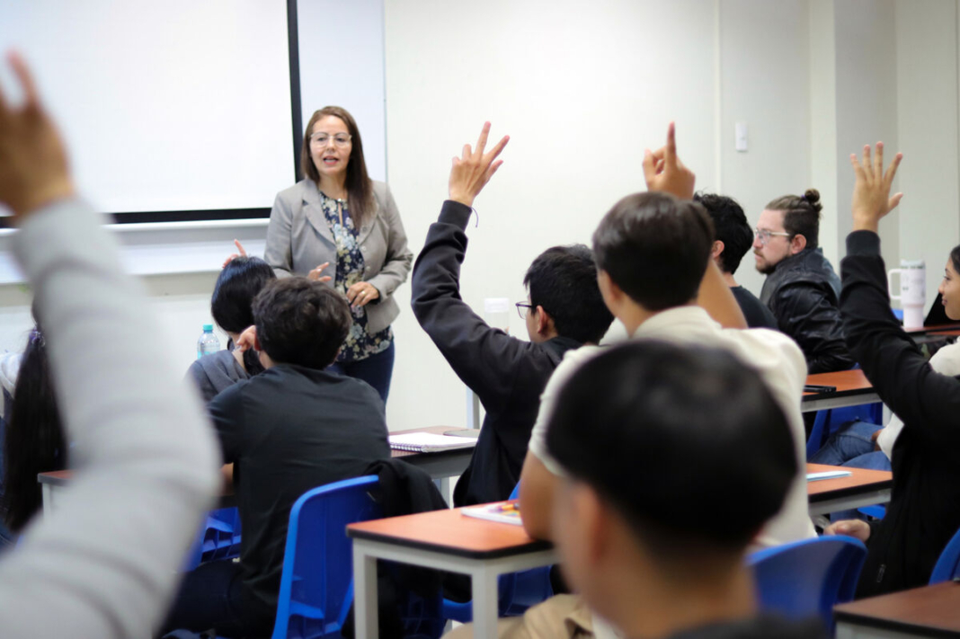 UTSJR recibe a mil 300 nuevos estudiantes