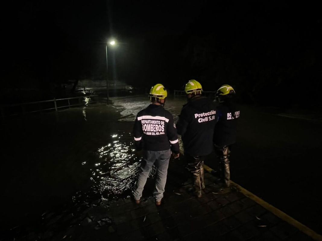 Activan 5 cárcamos y atienden caída de postes, tras lluvias en San Juan del Río