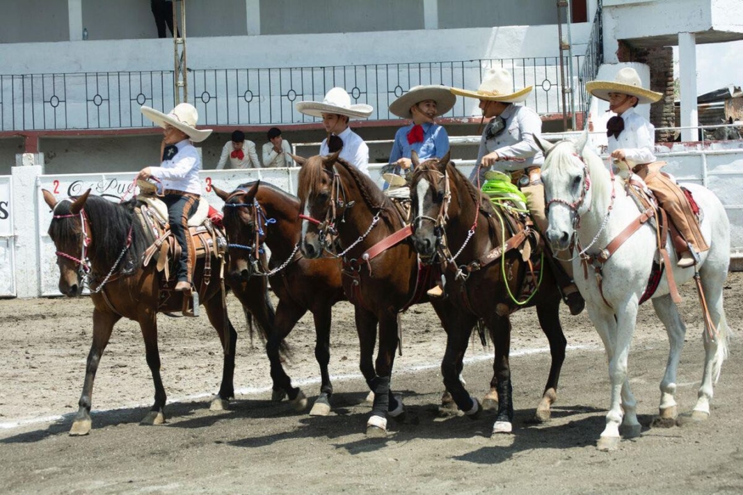 Alcalde de San Juan del Río felicita a los Charros en su día