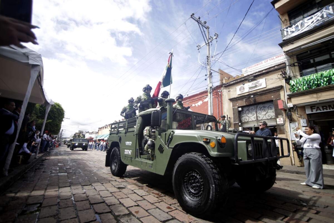 Conmemoran Independencia con Desfile Cívico Militar en San Juan del Río