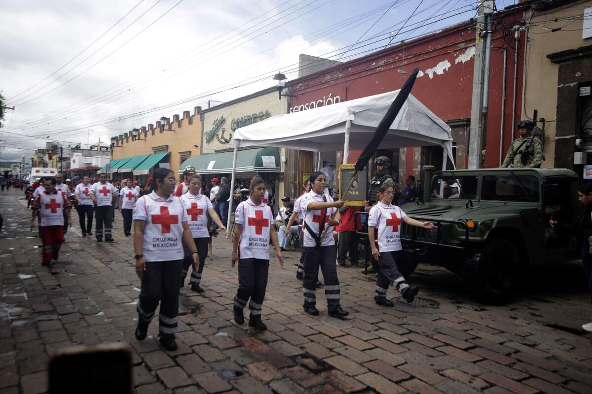 Conmemoran Independencia con Desfile Cívico Militar en San Juan del Río