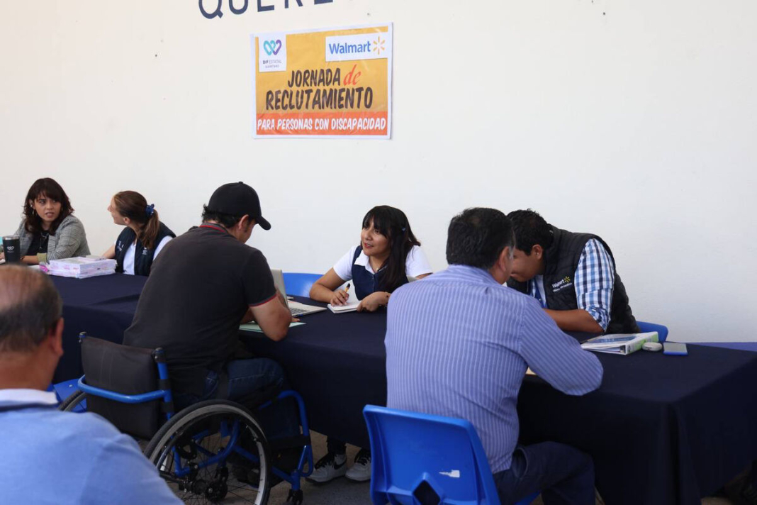 DIF Estatal y Walmart realizan jornada de reclutamiento laboral para personas con discapacidad