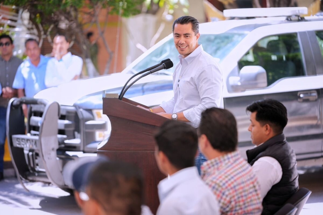 Entrega Municipio de Querétaro vehículos para reforzar a Tolimán
