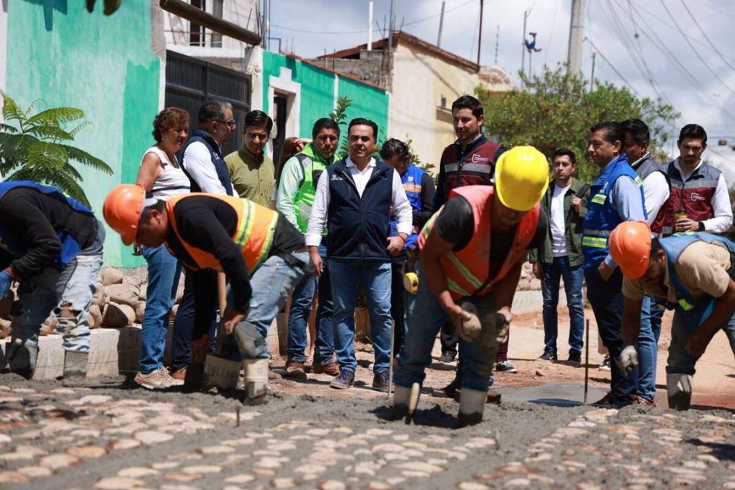 Entrega SEDESOQ obra social en Tequisquiapan