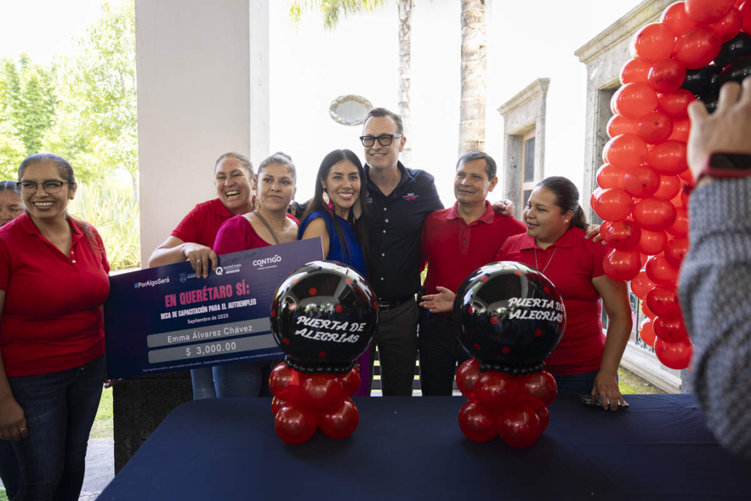 Gobernador asiste a clausura de Cursos para el Autoempleo en San Juan del Río