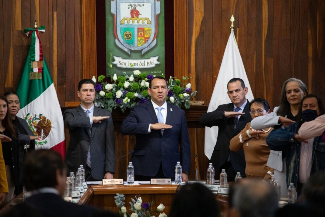 Roberto Cabrera rinde su Cuarto Informe de Gobierno en Sesión solemne de Cabildo