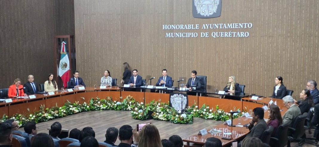 Presenta Felifer Macías Primer Informe de Gobierno en Querétaro