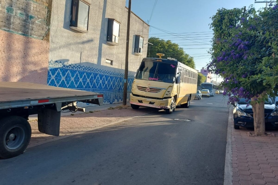 Asaltan con arma blanca a chofer de transporte público en El Pedregoso, SJR