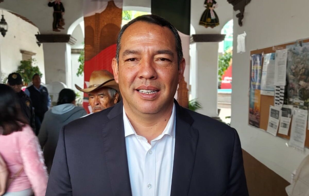 Defiende Roberto Cabrera restricción de vehículos pesados en Av. México; regidora pide invalidar medida
