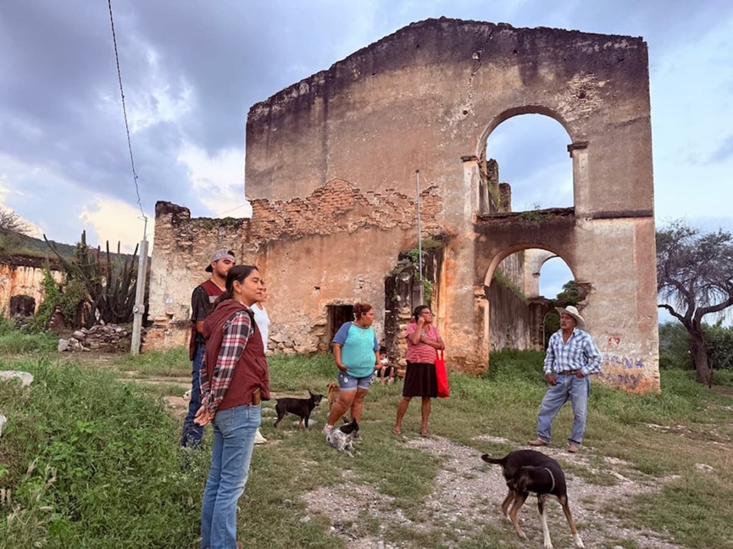 Entrega diputada Blanca Benítez apoyos en Jalpan de Serra