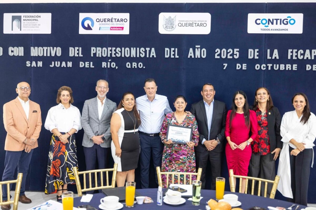 Llama Gobernador a profesionistas a ser exigentes con sus gobiernos