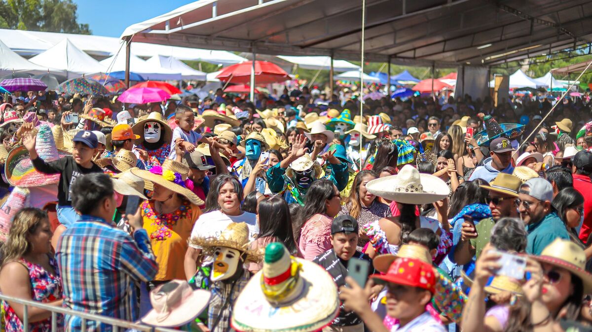 Realizan con éxito el “Segundo Festival de la Máscara de Palo, Danzas y Xhitases Únicos y Diferentes” en La Valla