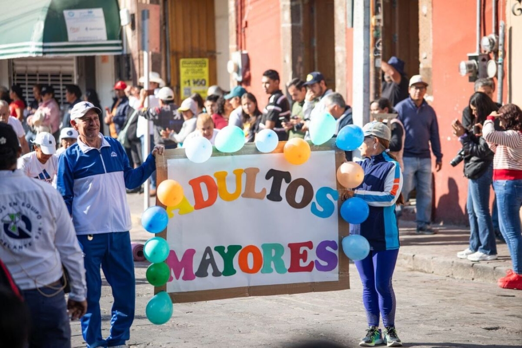 Desfile Deportivo Conmemorativo de la Revolución convoca a 4 mil personas en San Juan del Río