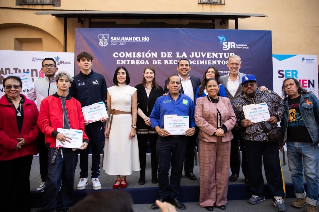 Encabeza Roberto Cabrera la primera entrega de reconocimientos “Ser Joven” a sanjuanenses destacados