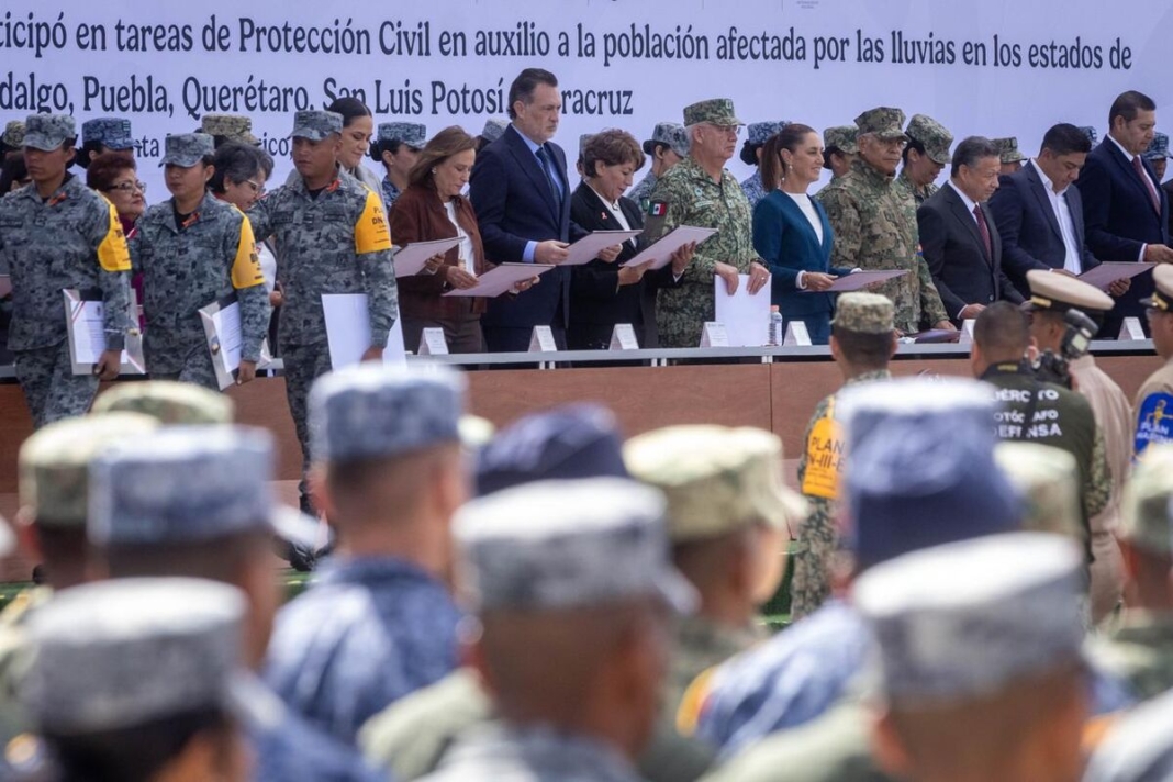 Kuri asiste a reconocimiento federal por operativo de lluvias; destacan puente aéreo histórico