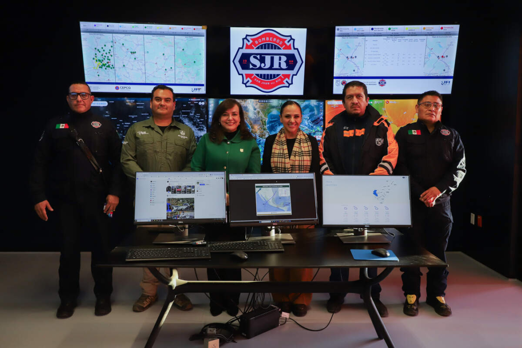 Rectora de la UAQ recorre la Estación de Bomberos 