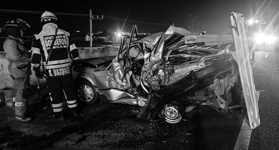 Choque deja dos fallecidos y un menor prensado