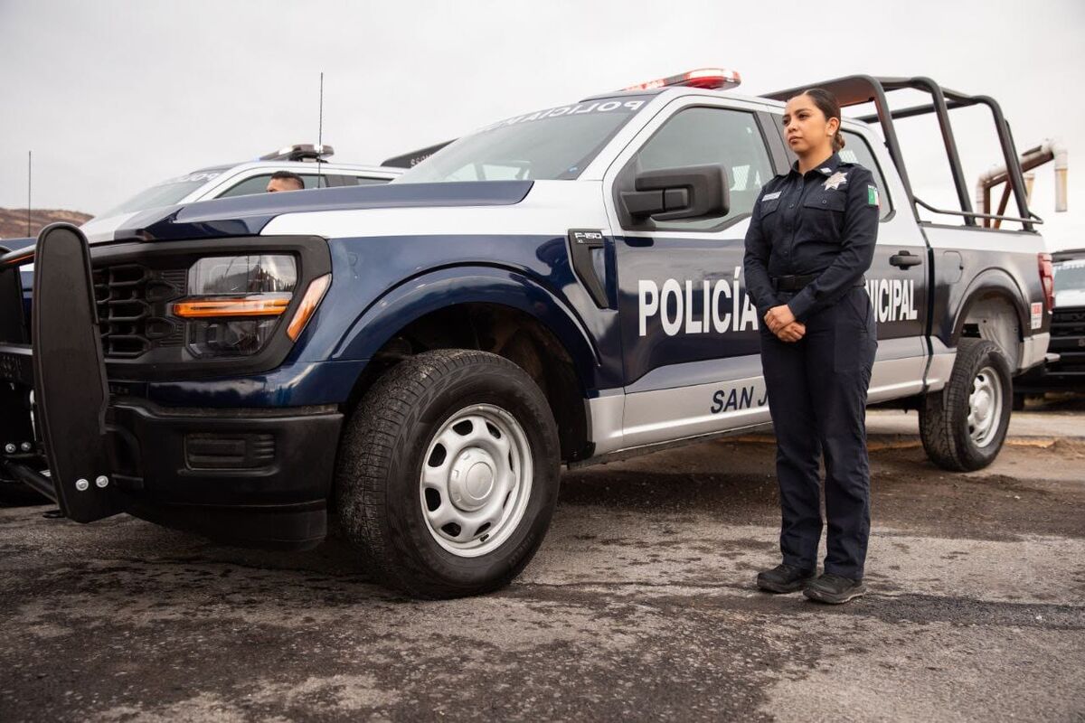 Entregan a SSPM patrullas y equipo por 39 mdp en San Juan del Río