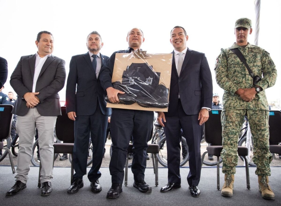 Entregan a SSPM patrullas y equipo por 39 mdp en San Juan del Río