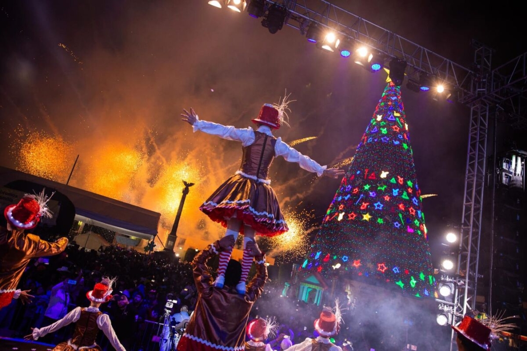Más de 6 mil sanjuanenses asisten al encendido del Pino Monumental que inaugura el Festival Alegría 2025