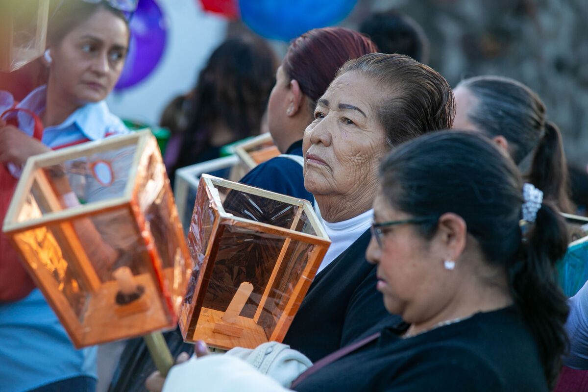 Participan 8 mil personas en la 77ª Procesión de los Farolitos en San Juan del Río