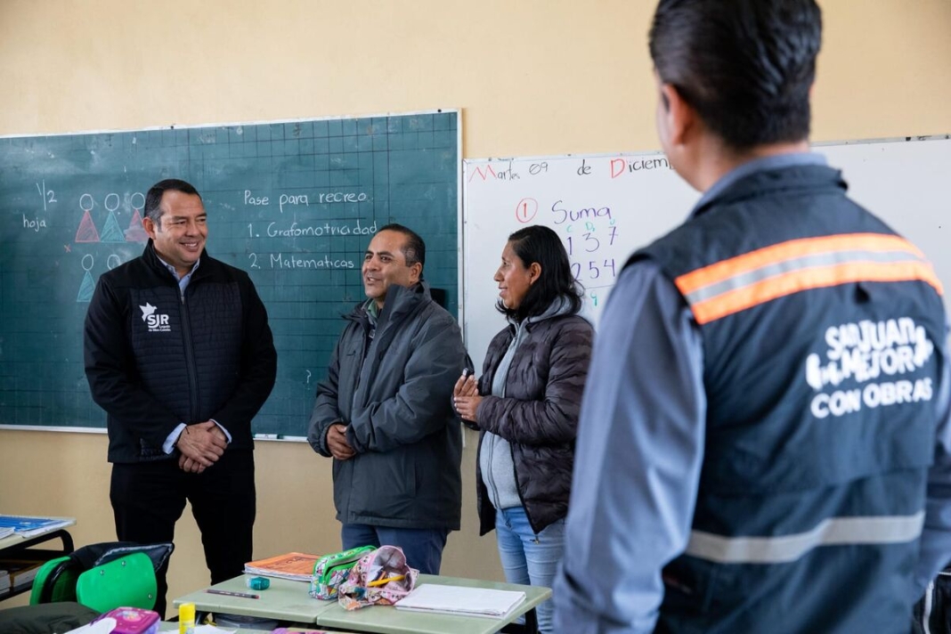 Presidente Roberto Cabrera entrega salón de clases en primaria de Solares Banthí
