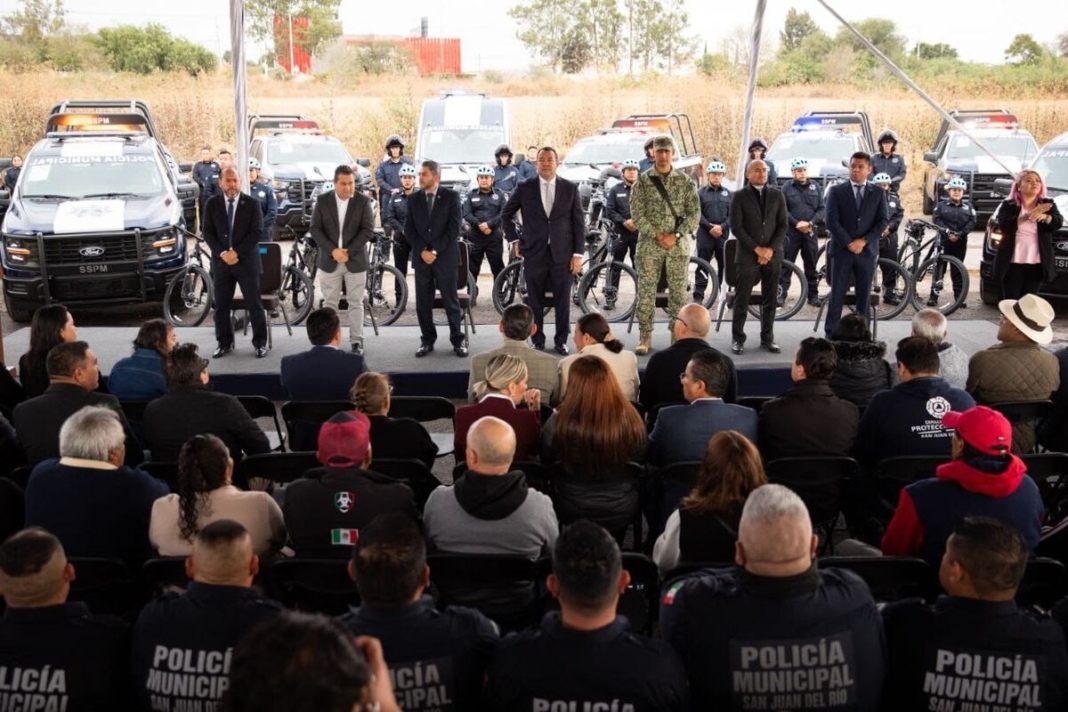 Roberto Cabrera entrega patrullas y equipo a la Policía Municipal con una inversión de cerca de 40 mdp