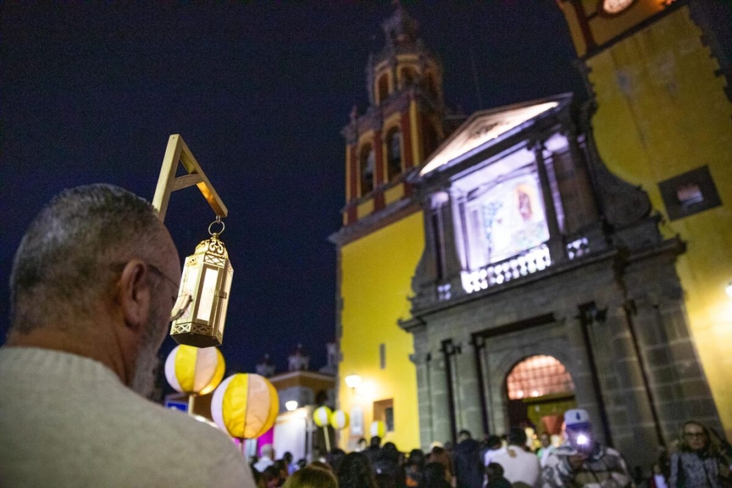 San Juan del Río se ilumina con la 77ª Procesión de los Farolitos