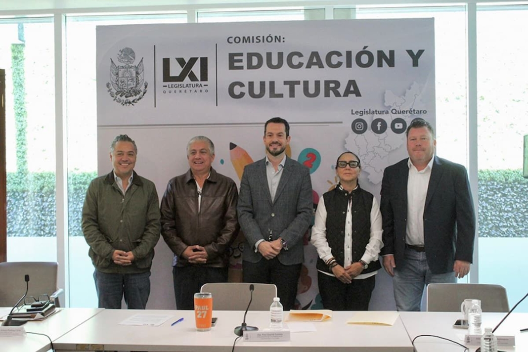 Diputados aprueban cambios a la ley estatal para evitar la deserción escolar por maternidad o paternidad