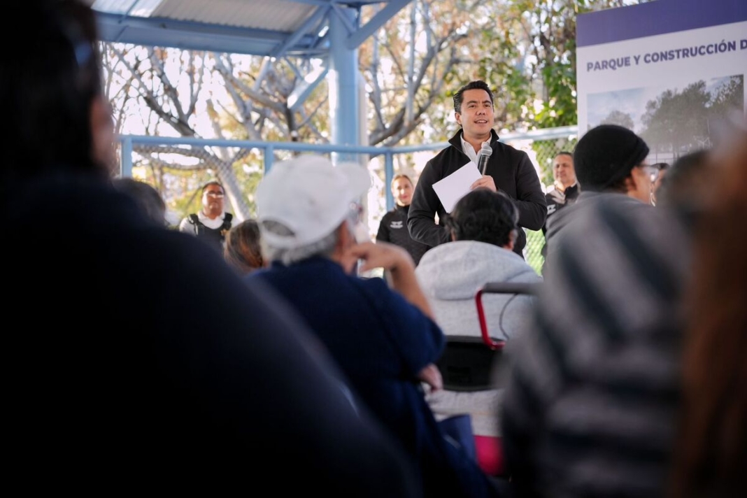 Entrega Felifer Macías rehabilitación y arcotecho del parque en la colonia Patria Nueva