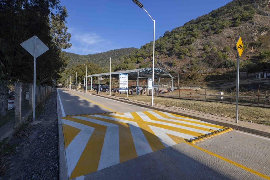 Entrega Mauricio Kuri modernización de camino en Pinal de Amoles