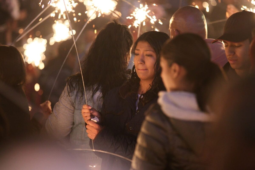 Familias iluminan centro de San Juan del Río con luces y cartas a los Reyes Magos