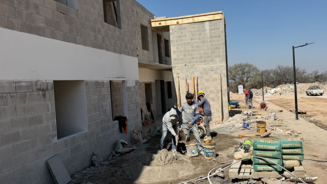 Acerca Infonavit oferta de vivienda social a trabajadores de San Juan del Río