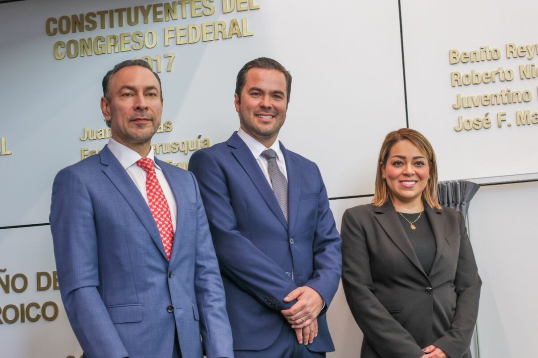 Develan letras doradas en el Congreso por el Bicentenario de la Constitución de Querétaro de 1825