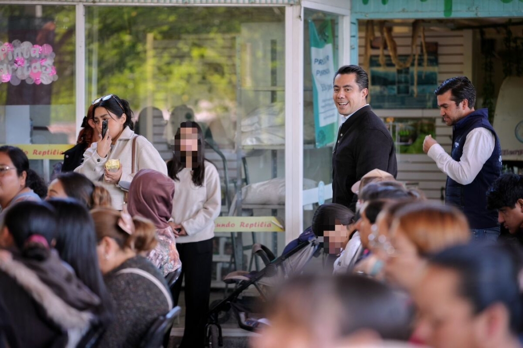 Entrega Felifer Macías más de mil computadoras en Santa Rosa Jáuregui