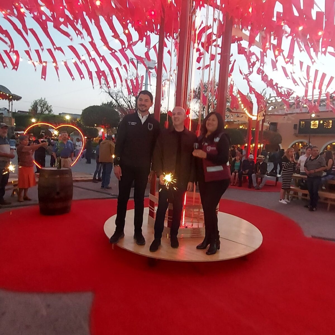 Encabeza Héctor Magaña cata masiva y gratuita en el jardín de Tequisquiapan; asistieron 300 personas