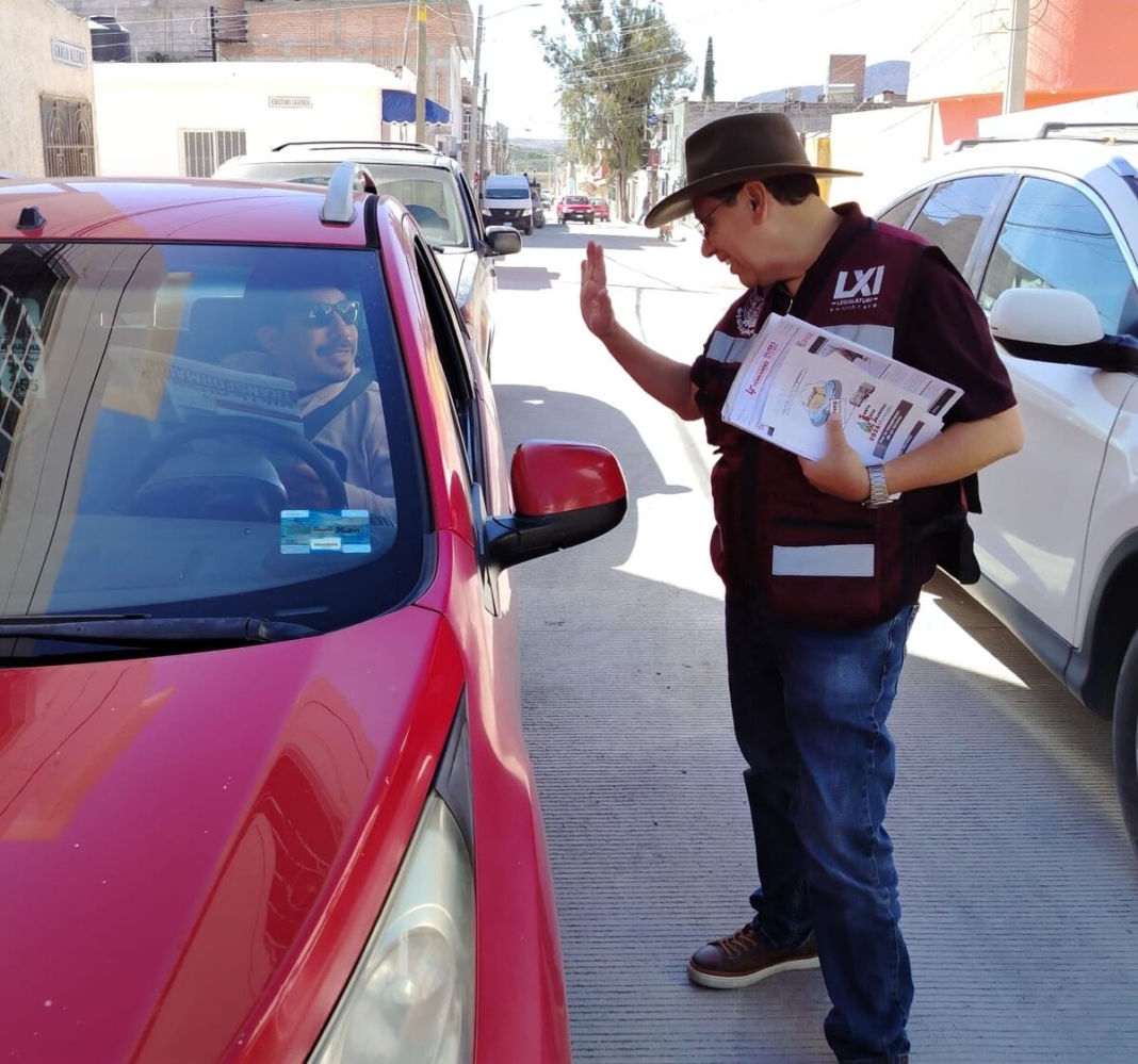 Recorre Ulises Gómez de la Rosa la comunidad de Buenavista para informar sobre la municipalización de Santa Rosa Jáuregui