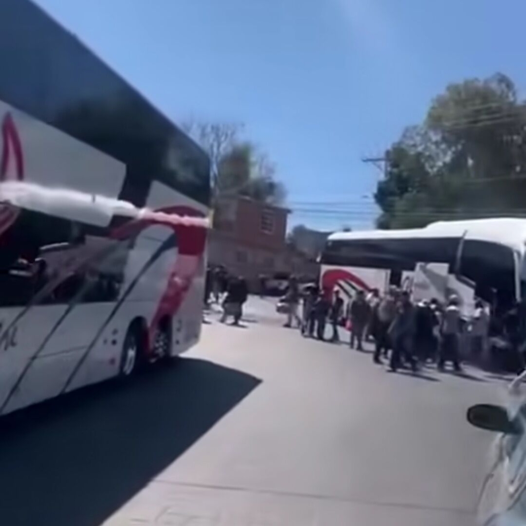 Regresan bajo escolta federal los queretanos varados por bloqueos en Jalisco