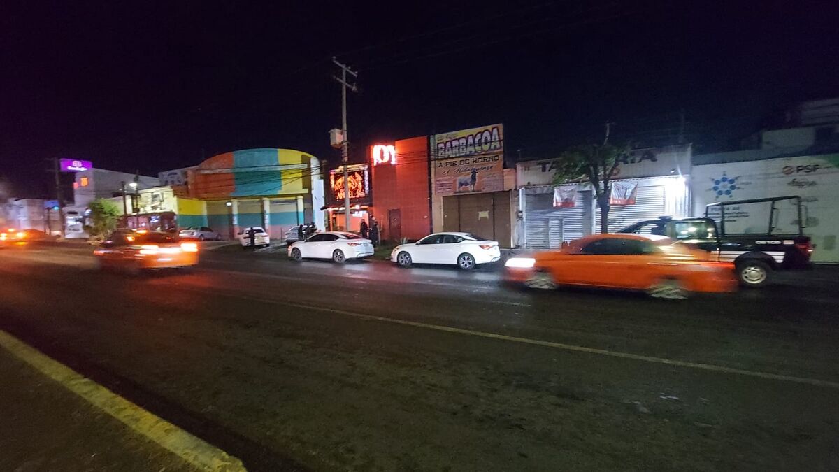 Asegura Fiscalía bar El Ángel en San Juan del Río; retienen a 4 extranjeras