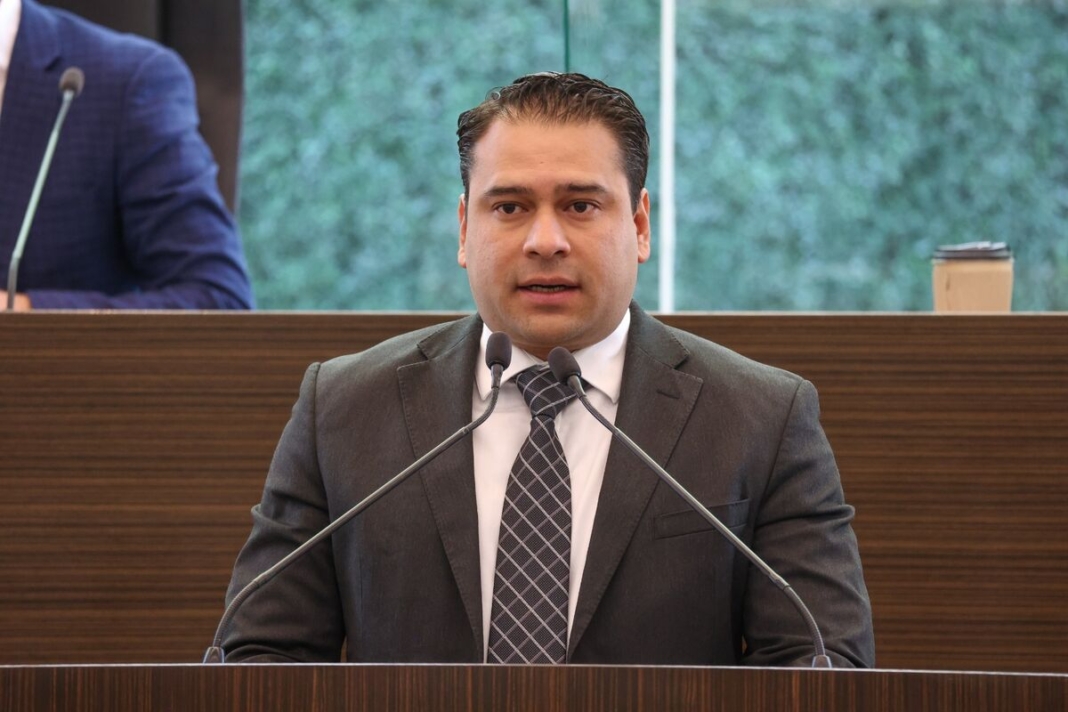 Dip. Eric Silva celebra la inocencia de los universitarios acusados falsamente de “estafa maestra” en la UAQ