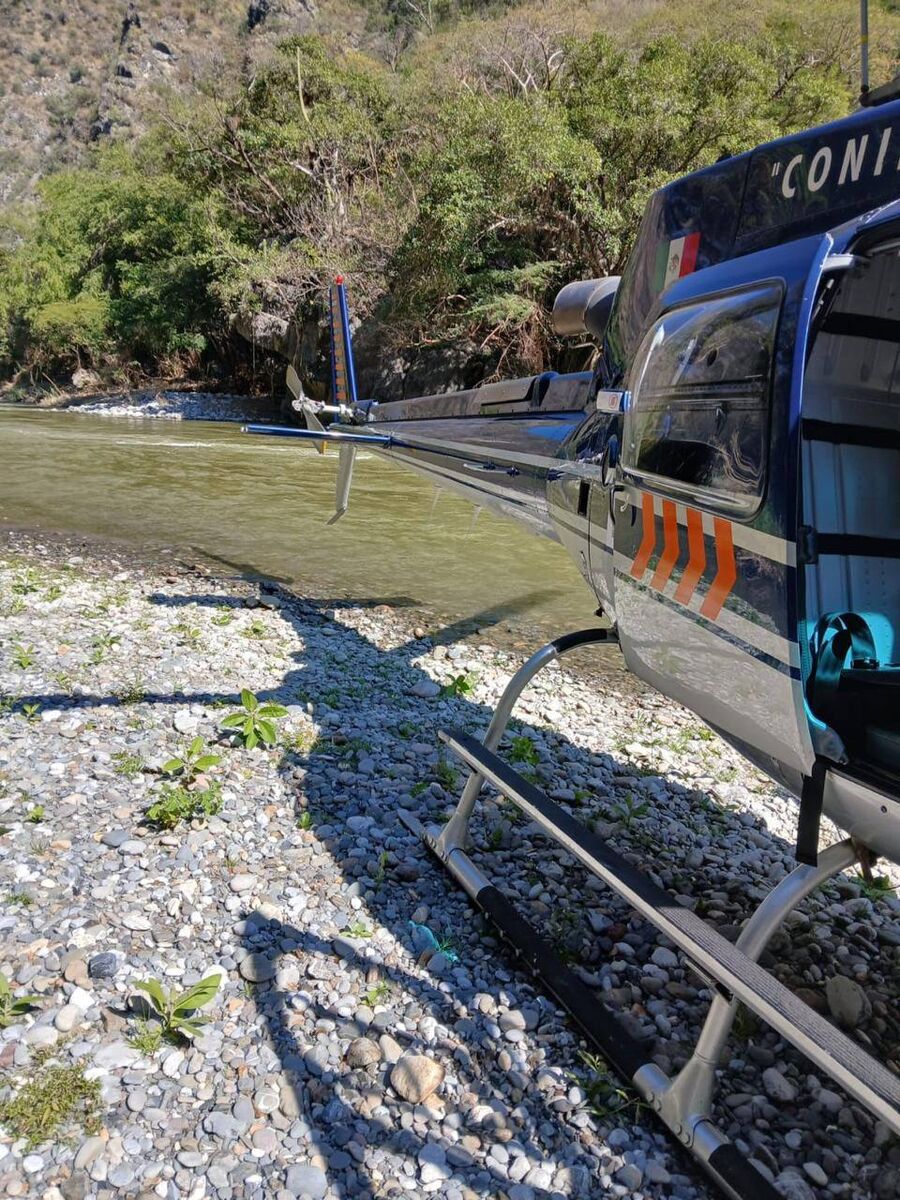 Extraen con helicóptero a un hombre tras caer a cañón del Río Moctezuma