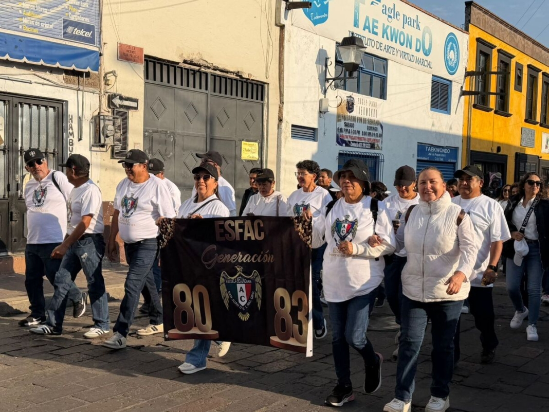 Un éxito el Desfile de Generaciones de la Secundaria Antonio Caso por su 75 aniversario