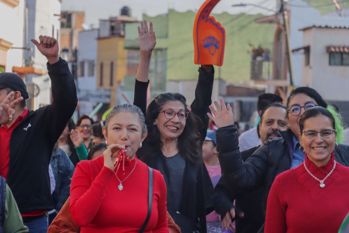 Un éxito el Desfile de Generaciones de la Secundaria Antonio Caso por su 75 aniversario