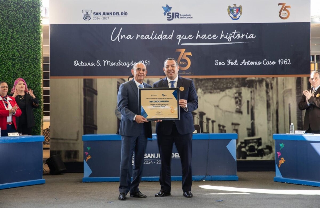 Municipio de San Juan del Río realiza cabildo en Secundaria General Antonio Caso por su 75 Aniversario