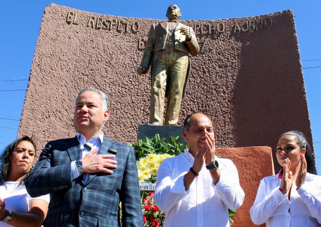 Santiago Nieto rindió guardia de honor por el natalicio de Benito Juárez en San Juan del Río
