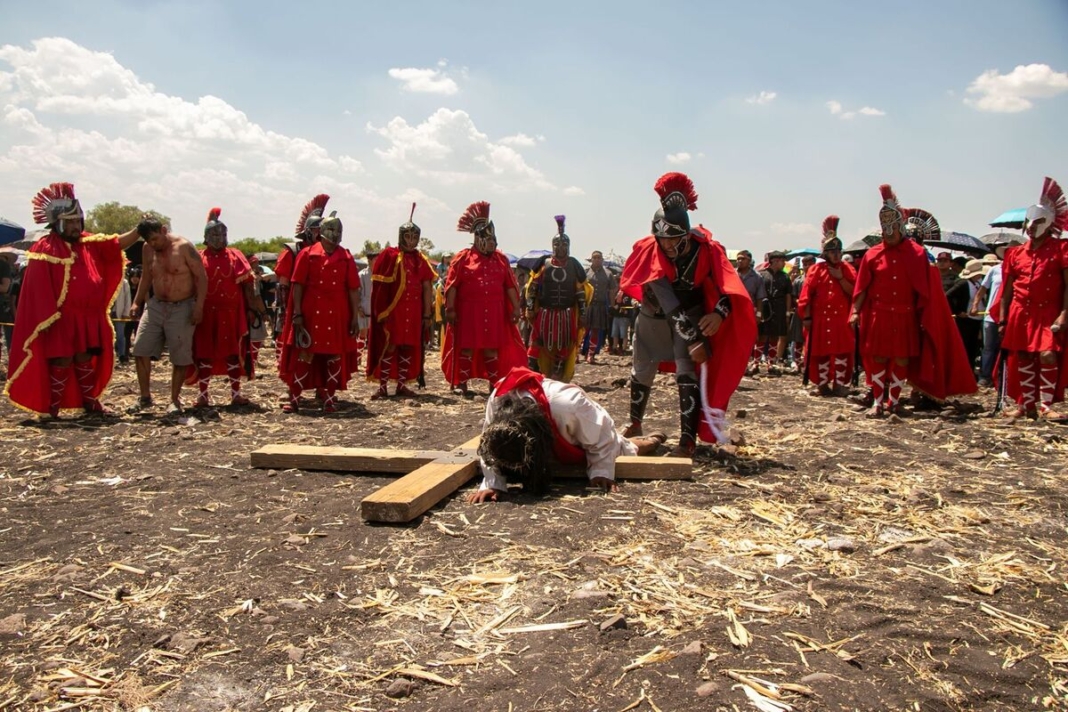 Reúne Viacrucis de La Valla a casi 10 mil asistentes en San Juan del Río
