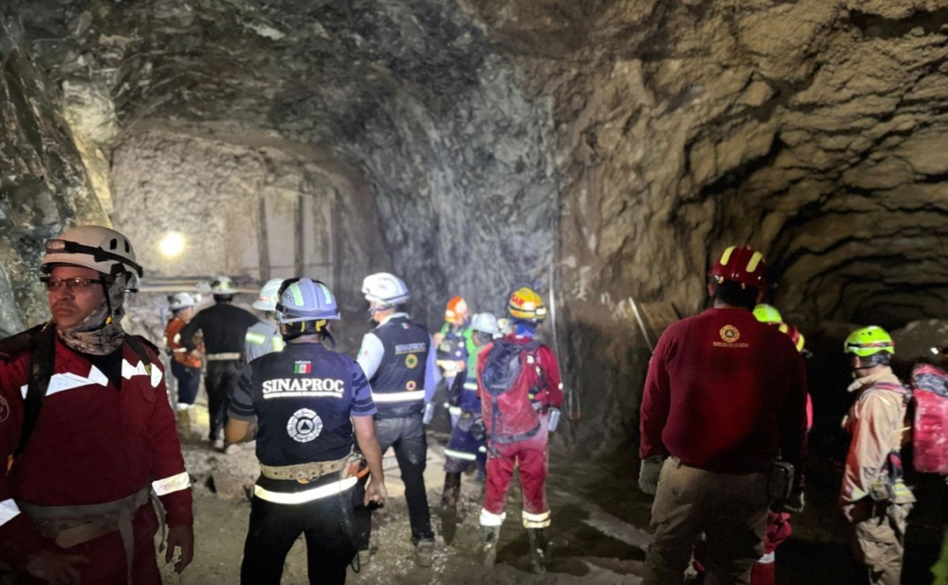 Activan sistema de bombeo para rescatar a tres mineros atrapados en Sinaloa