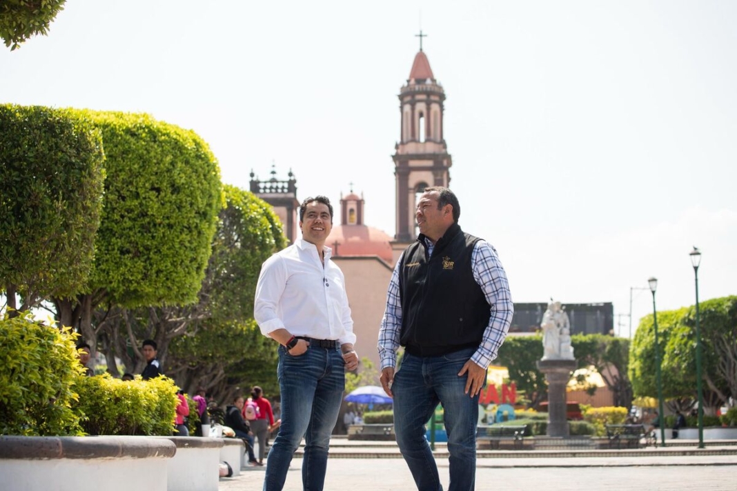 Alcaldes Roberto Cabrera y 'Felifer' Macías recorren Centro Histórico de San Juan del Río