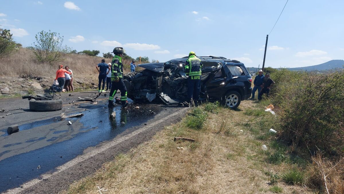 Fatal choque frontal en la carretera 300 deja un muerto y un menor lesionado