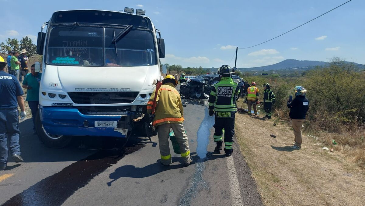 Fatal choque frontal en la carretera 300 deja un muerto y un menor lesionado